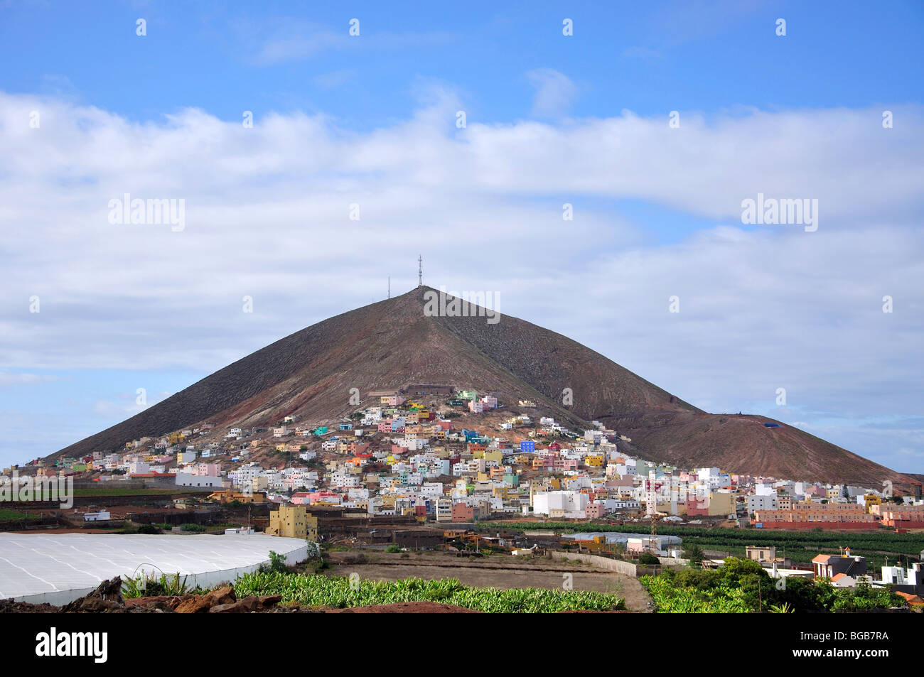 Case sul pendio vulcanico, Galdar, Galdar comune, Gran Canaria Isole Canarie Spagna Foto Stock