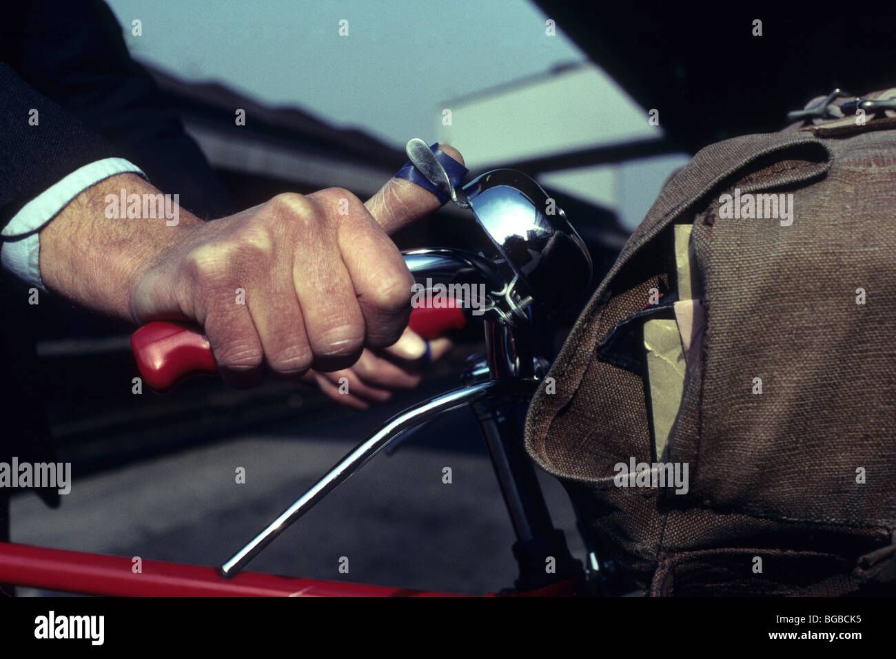 Dettaglio di una bicicletta mailmans Foto Stock