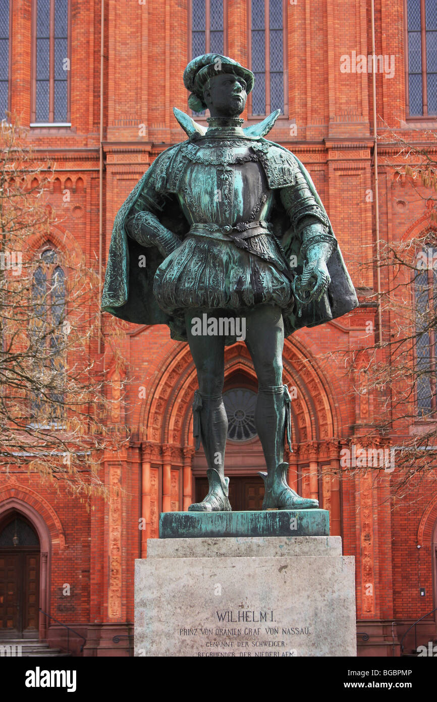 La statua di Guglielmo I, Wiesbaden, Hessen, Germania Foto Stock
