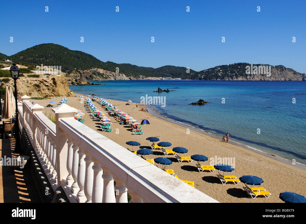 Invisa Hotel Cala Blanca, Platja d'Es Figueral, Ibiza, Isole di pino, isole Baleari, Spagna, Europa Foto Stock