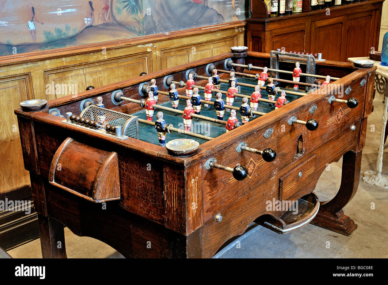 Tavolo da calcio; Musee des commerces d'Autrefois, Rochefort, Francia. Foto Stock