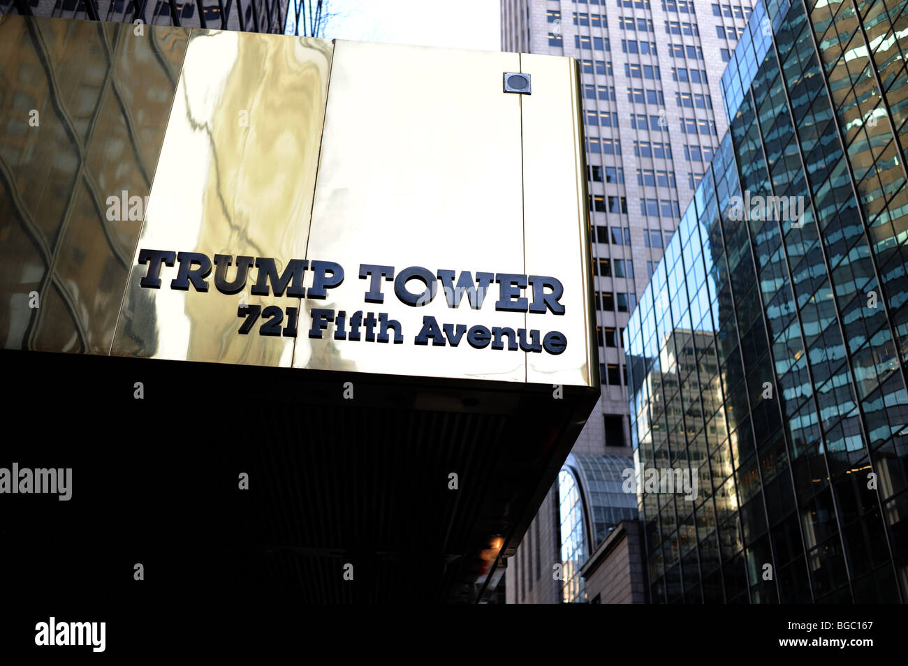 Ingresso al Trump Tower in Quinta Avenue Midtown Manhattan New York STATI UNITI D'AMERICA - Foto di Simon Dack Foto Stock