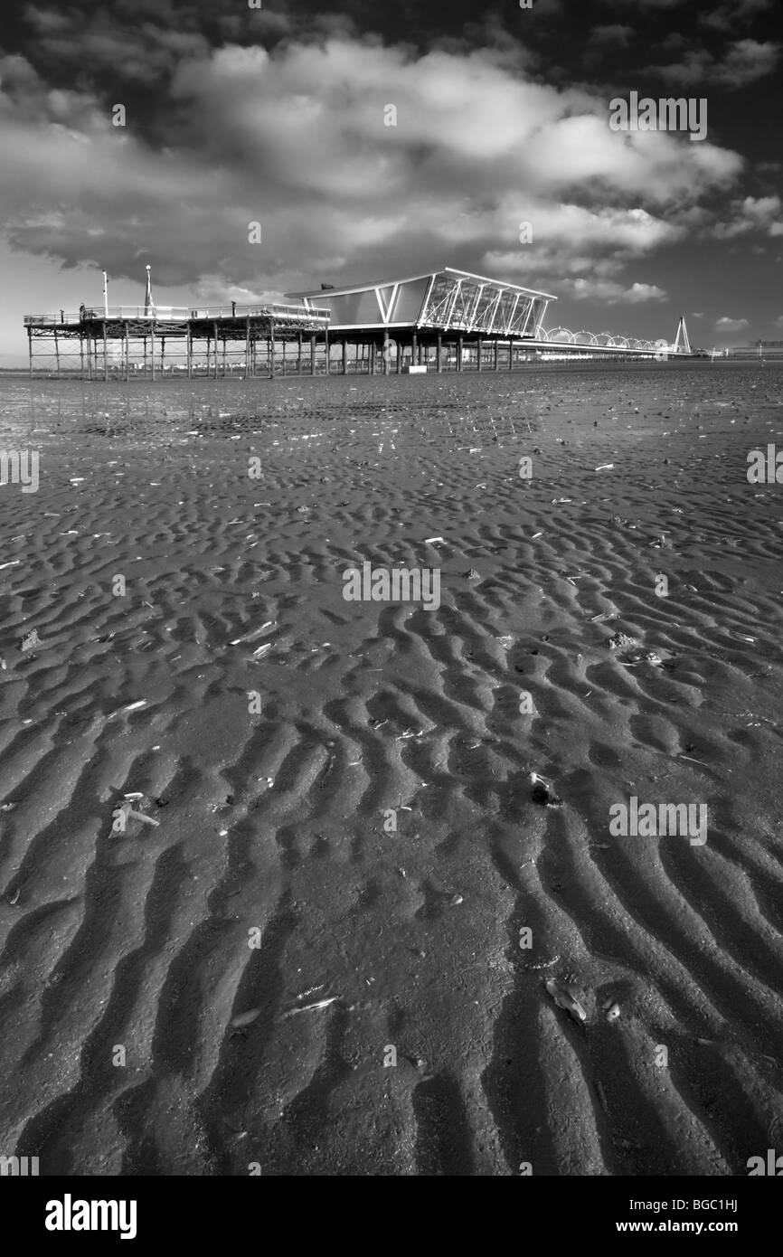 Southport Pier e spiaggia Foto Stock