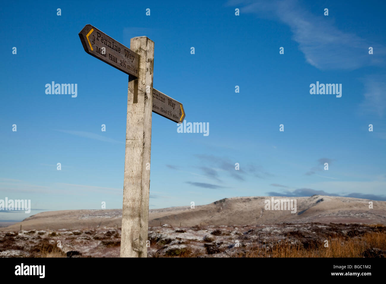 Pennine Way cartello indicatore sulla A57, Snake Pass Foto Stock