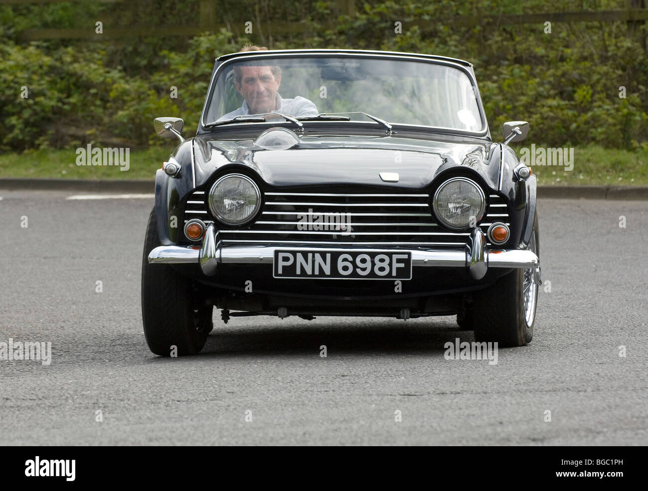Trionfo TR5 Classic British open auto sportiva angoli duro su una curva Foto Stock