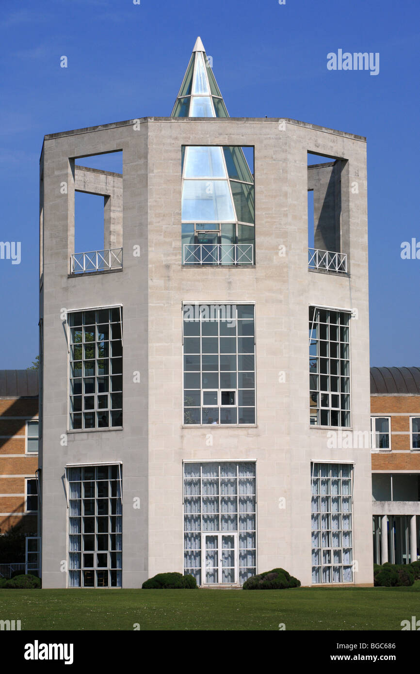 Moller Center Cambridge Churchill College di Cambridge University. Architettura suggestiva torre. Foto Stock