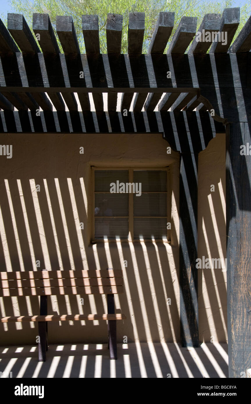 Veranda o patio su un adobe house nel Nuovo Messico Foto Stock