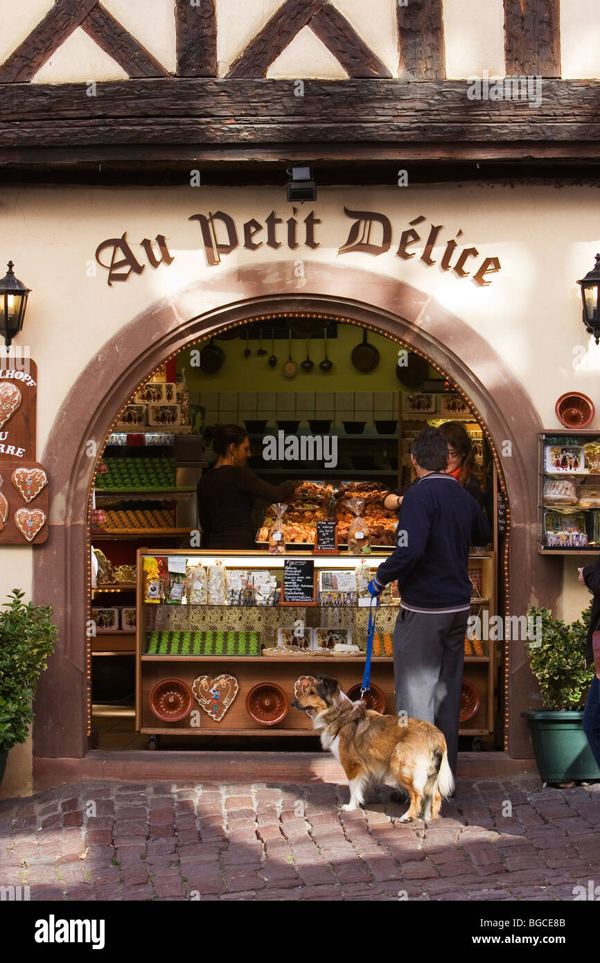 Au Petite Delice Riquewihr Alsace Francia Foto Stock
