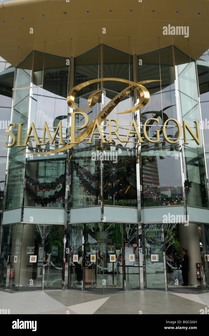 Tailandia Bangkok; Ingresso al Siam Paragon Shopping Center con il Natale decorazioni all'interno Foto Stock