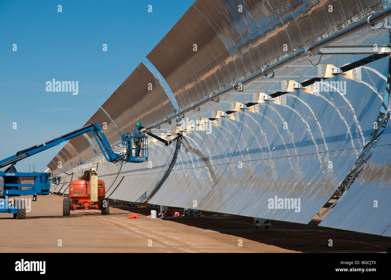 Energia solare impianto con specchi parabolici Foto Stock