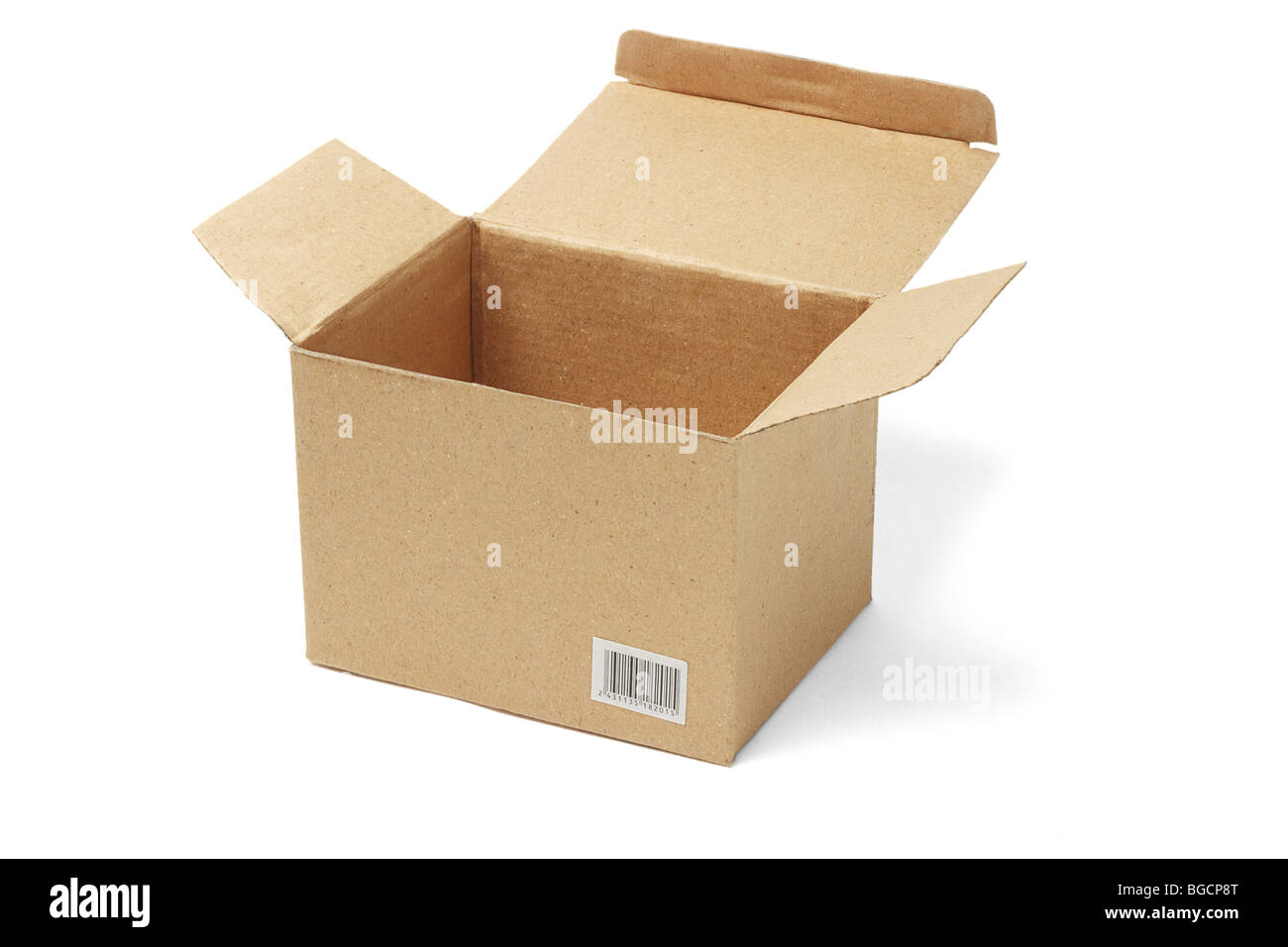 Aprire marrone a scatola di cartone con etichetta codice a barre su bianco Foto Stock