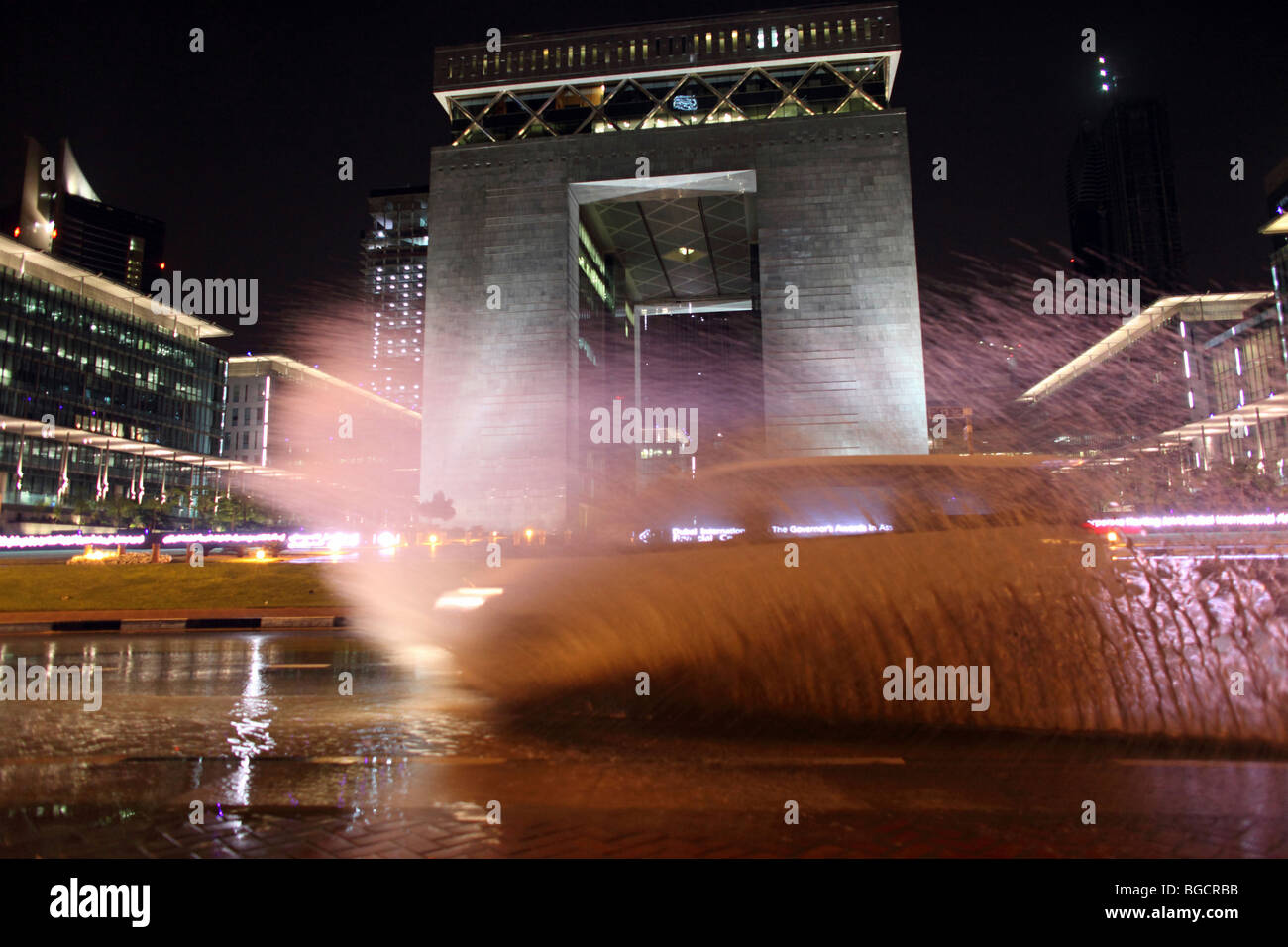 Centro Finanziario Internazionale di Dubai di notte, Emirati Arabi Uniti Foto Stock