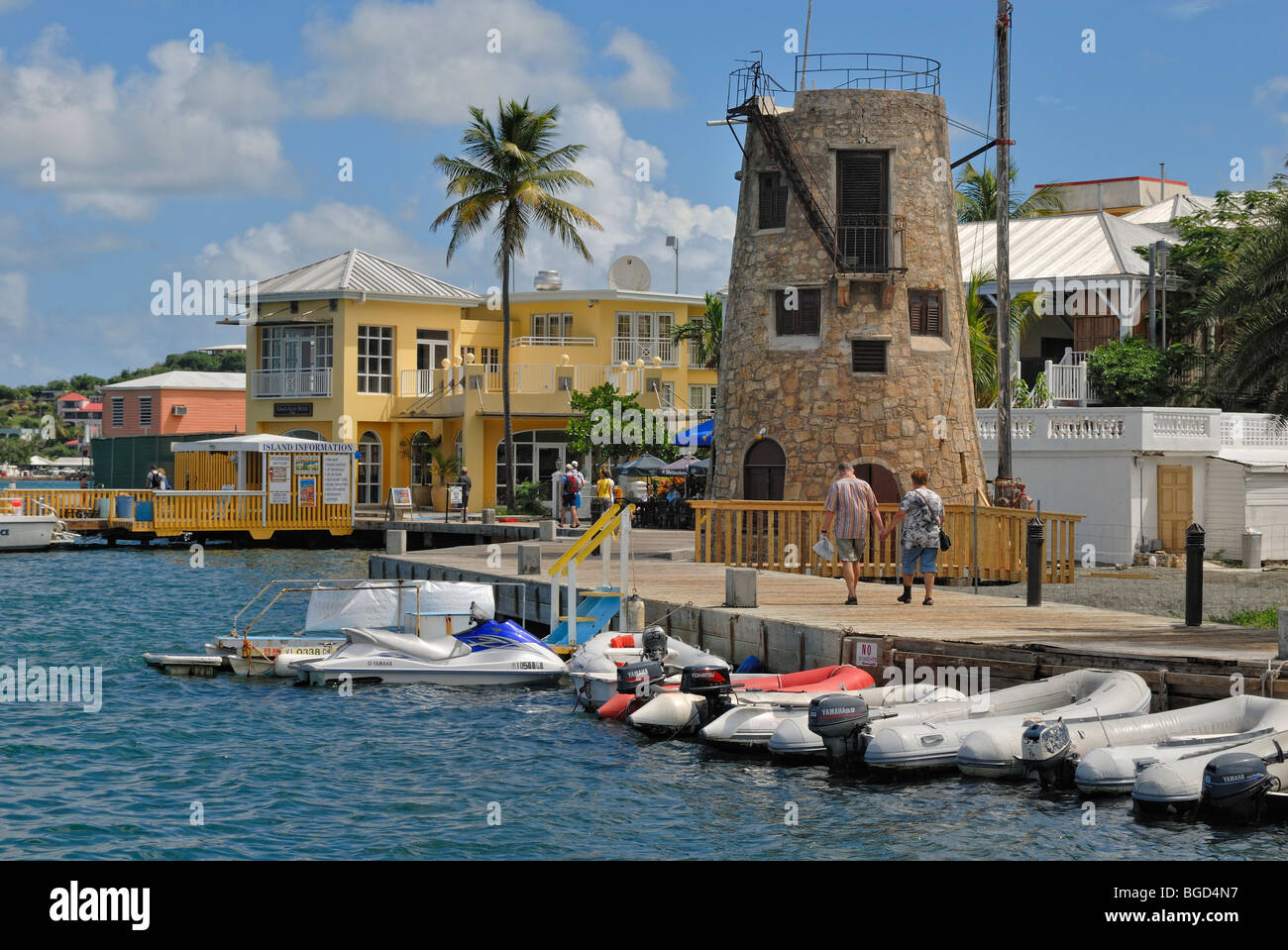 Il Boardwalk con torre di nozze presso il porto di Christiansted, St. Croix island, U.S. Isole Vergini degli Stati Uniti Foto Stock