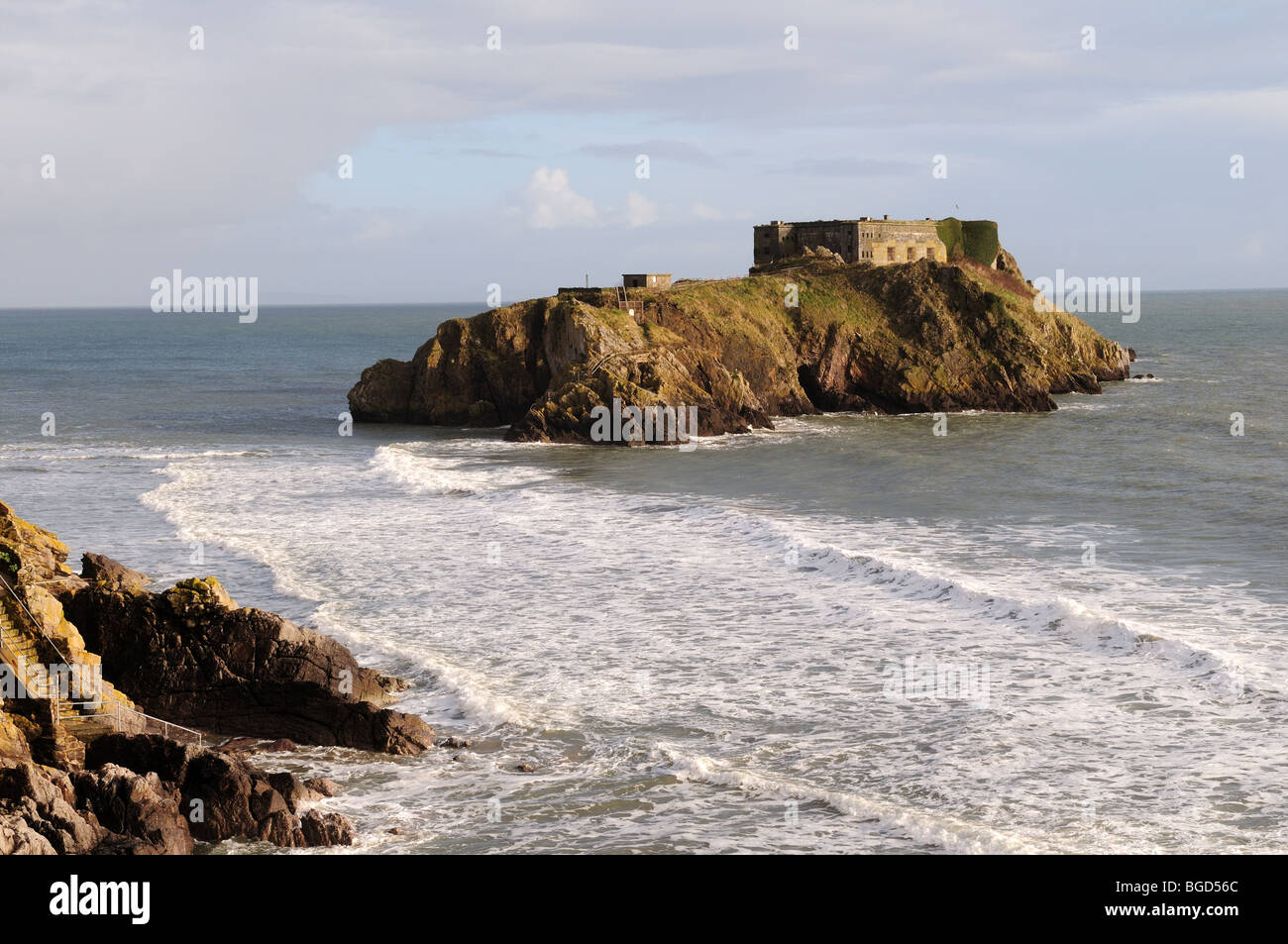 St Catherines Fort Island da Tenby South Beach Pembrokeshire Wales Cymru REGNO UNITO GB Foto Stock