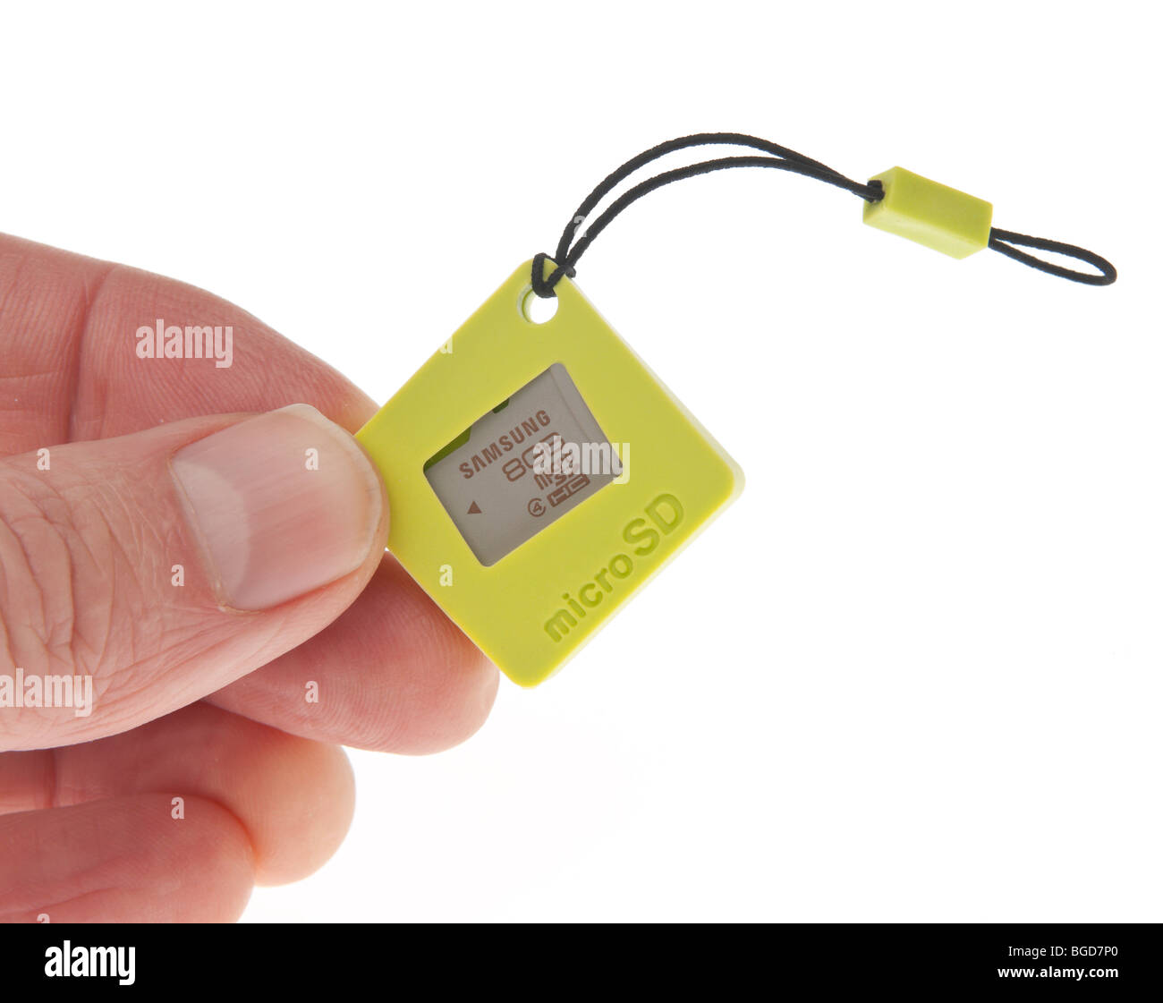 Samsung di qualità premium memoria flash con custodia protettiva per il trasporto - Piccola scheda MicroSD 8 GB detenute da mano maschio Foto Stock