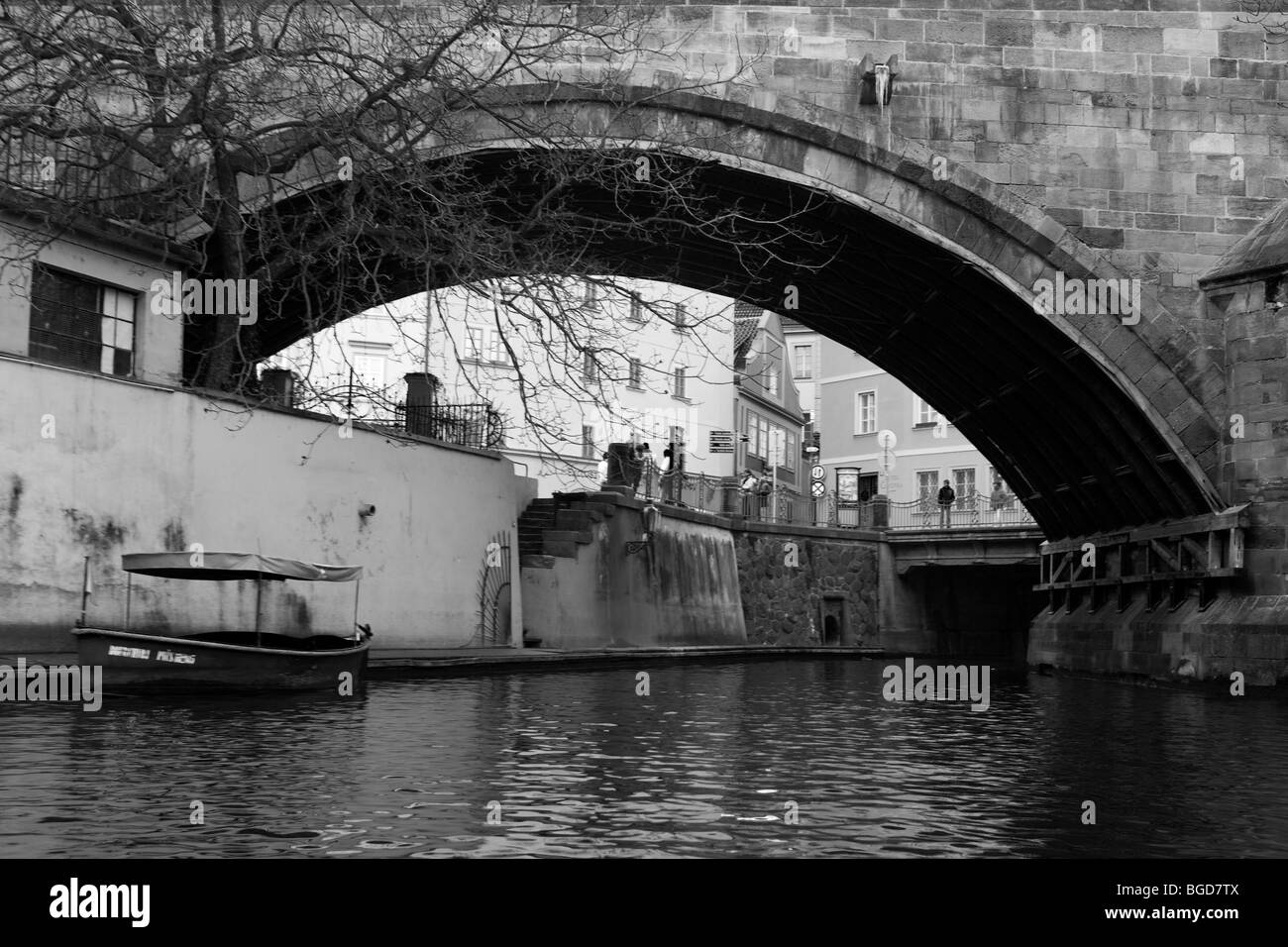 Sotto il ponte. La piccola Venezia - Praga Foto Stock