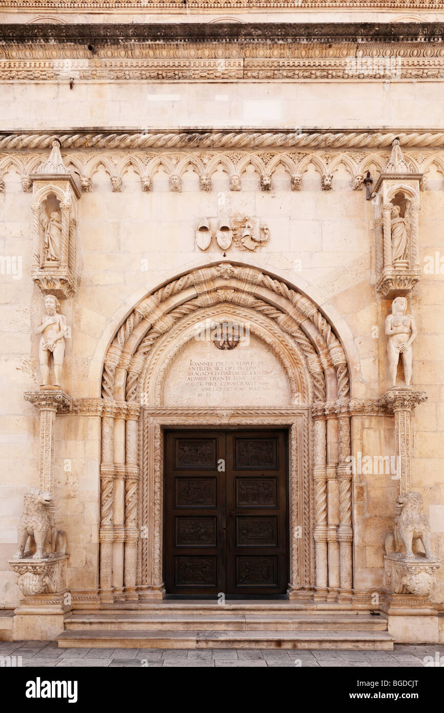 Portale della Cattedrale di San Giacomo, Katedrala sv. Jakova di Sibenik, Dalmazia, Mare Adriatico, Croazia, Europa Foto Stock