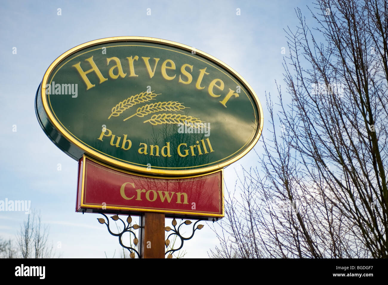 Un Harvester pub segno Foto Stock