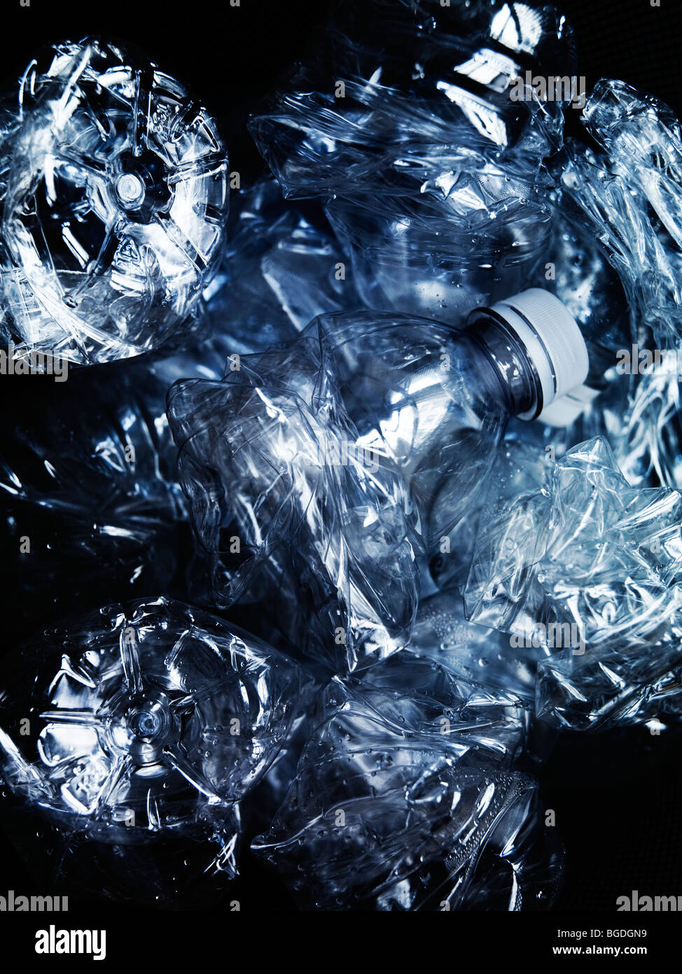 Schiacciate le bottiglie di plastica Foto Stock
