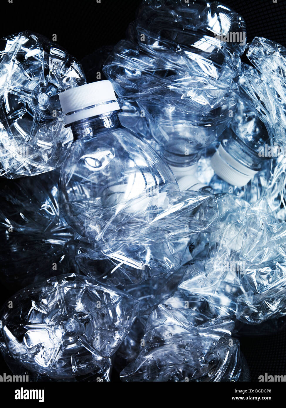 Schiacciate le bottiglie di plastica Foto Stock