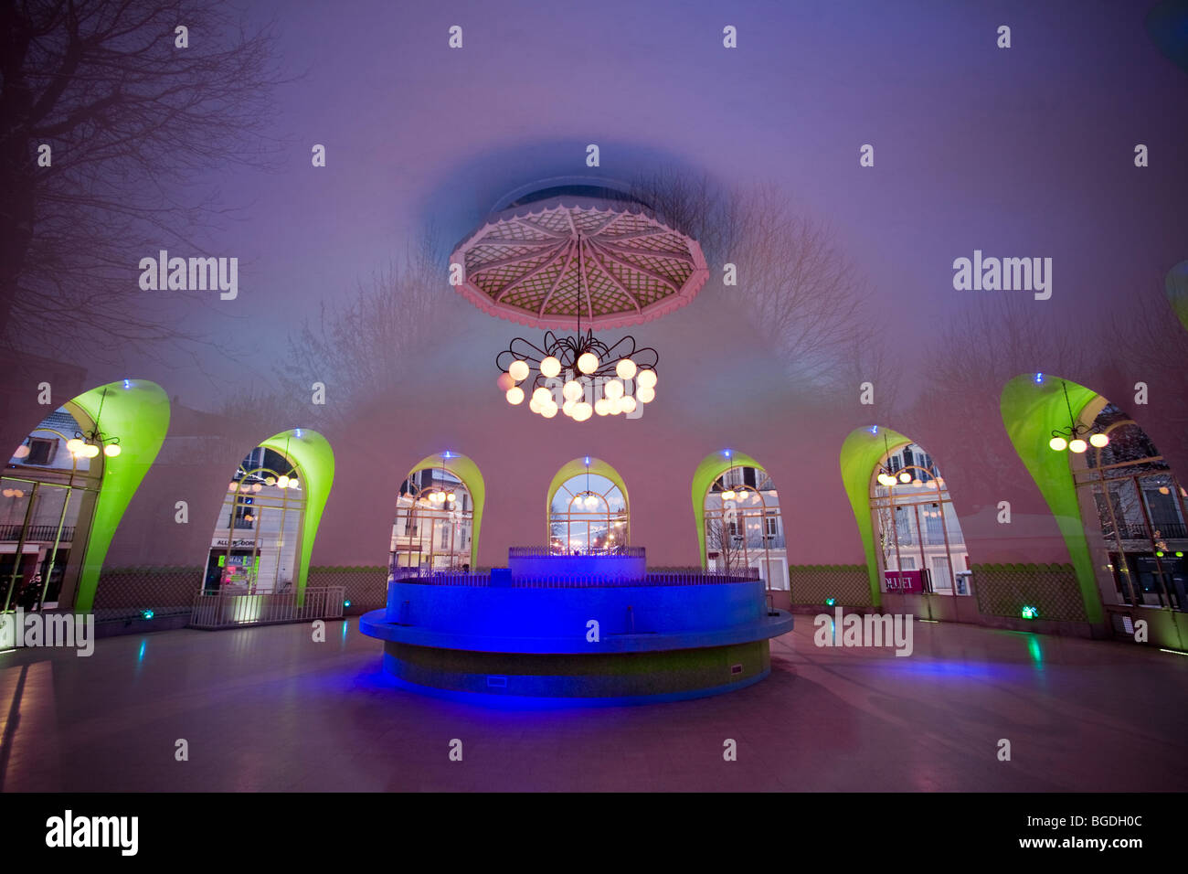 In Vichy, la molla termica dell'ospedale (Allier - Francia). Source de l Hôpital (03200 Vichy - Allier 03 - Francia). Foto Stock