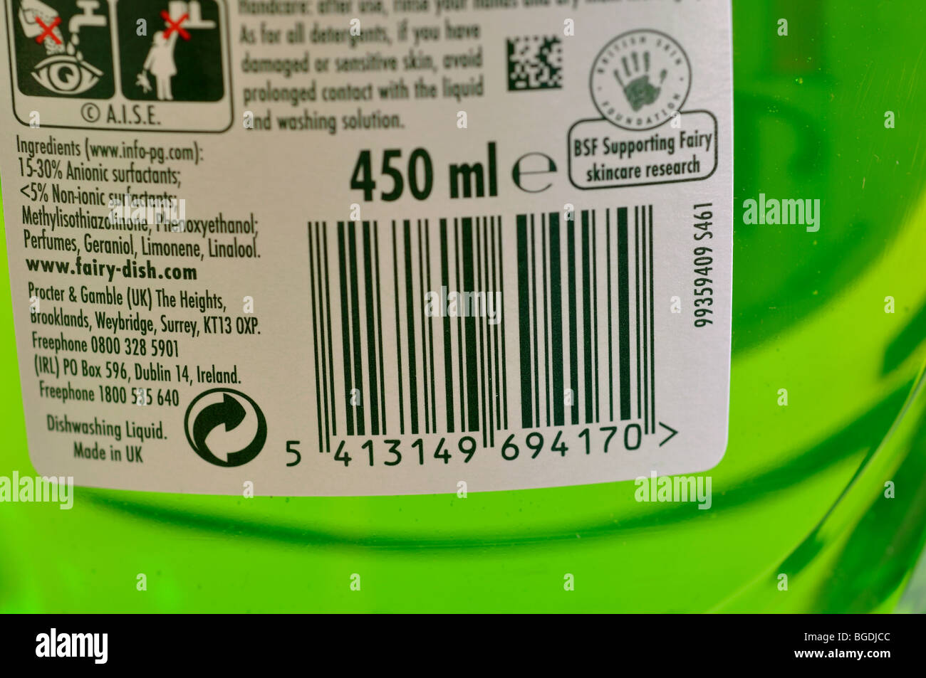 Codice a barre sulla bottiglia di liquido Fairy Foto Stock