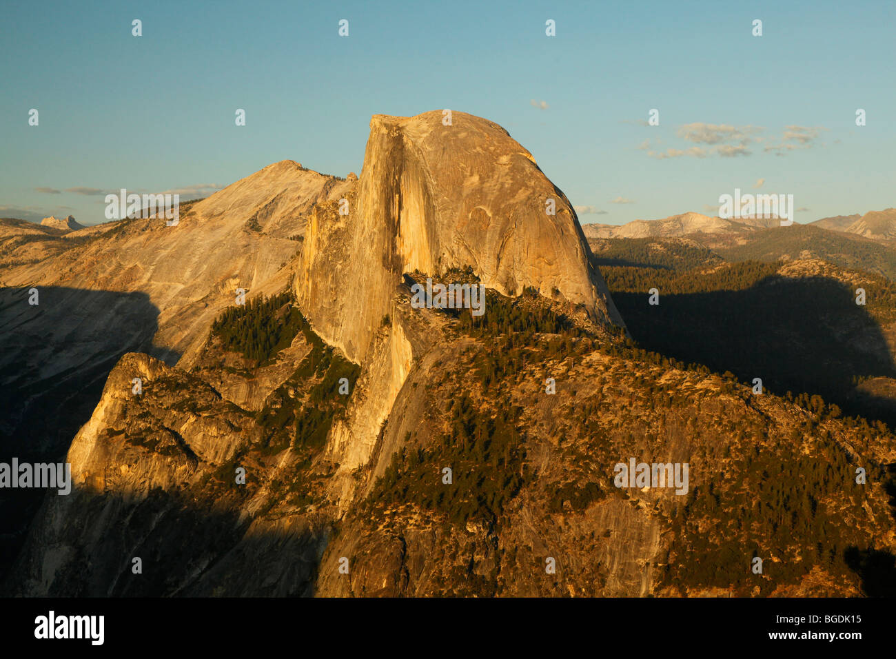 Mezza Cupola al tramonto dal punto ghiacciaio, il Parco Nazionale Yosemite in California Foto Stock