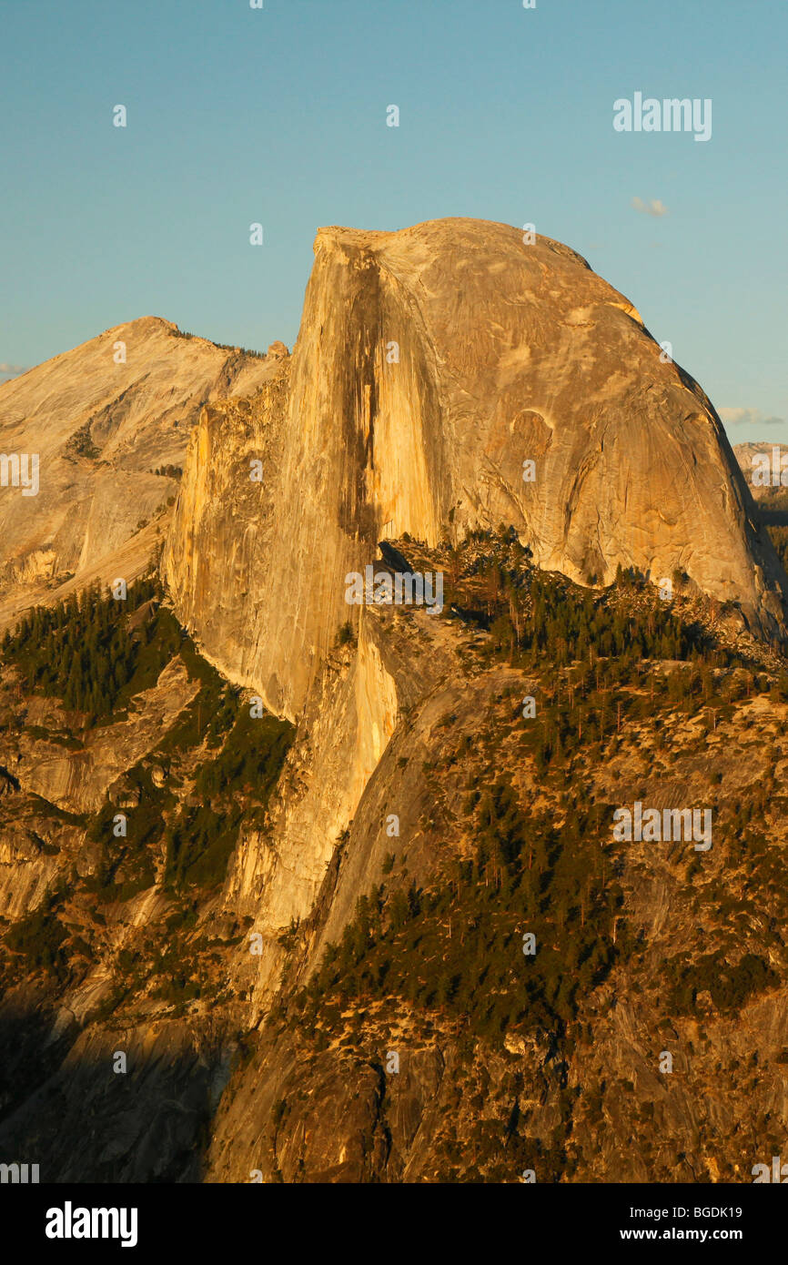 Mezza Cupola al tramonto dal punto ghiacciaio, il Parco Nazionale Yosemite in California Foto Stock