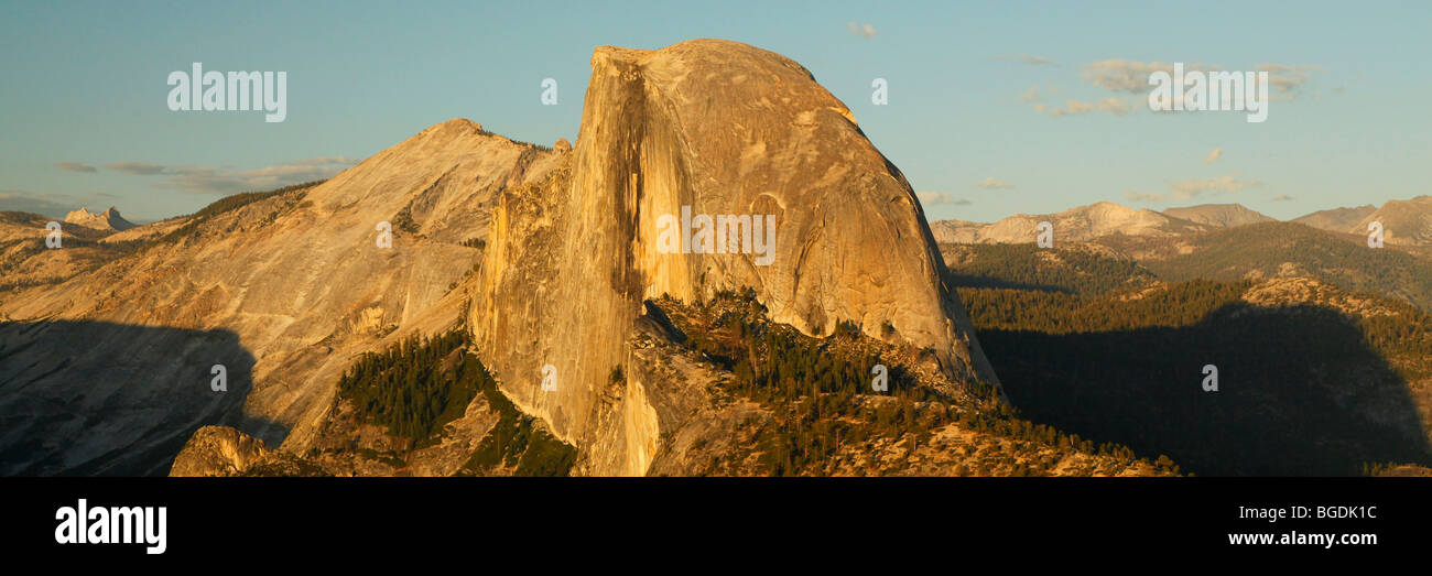 Mezza Cupola al tramonto dal punto ghiacciaio, il Parco Nazionale Yosemite in California Foto Stock