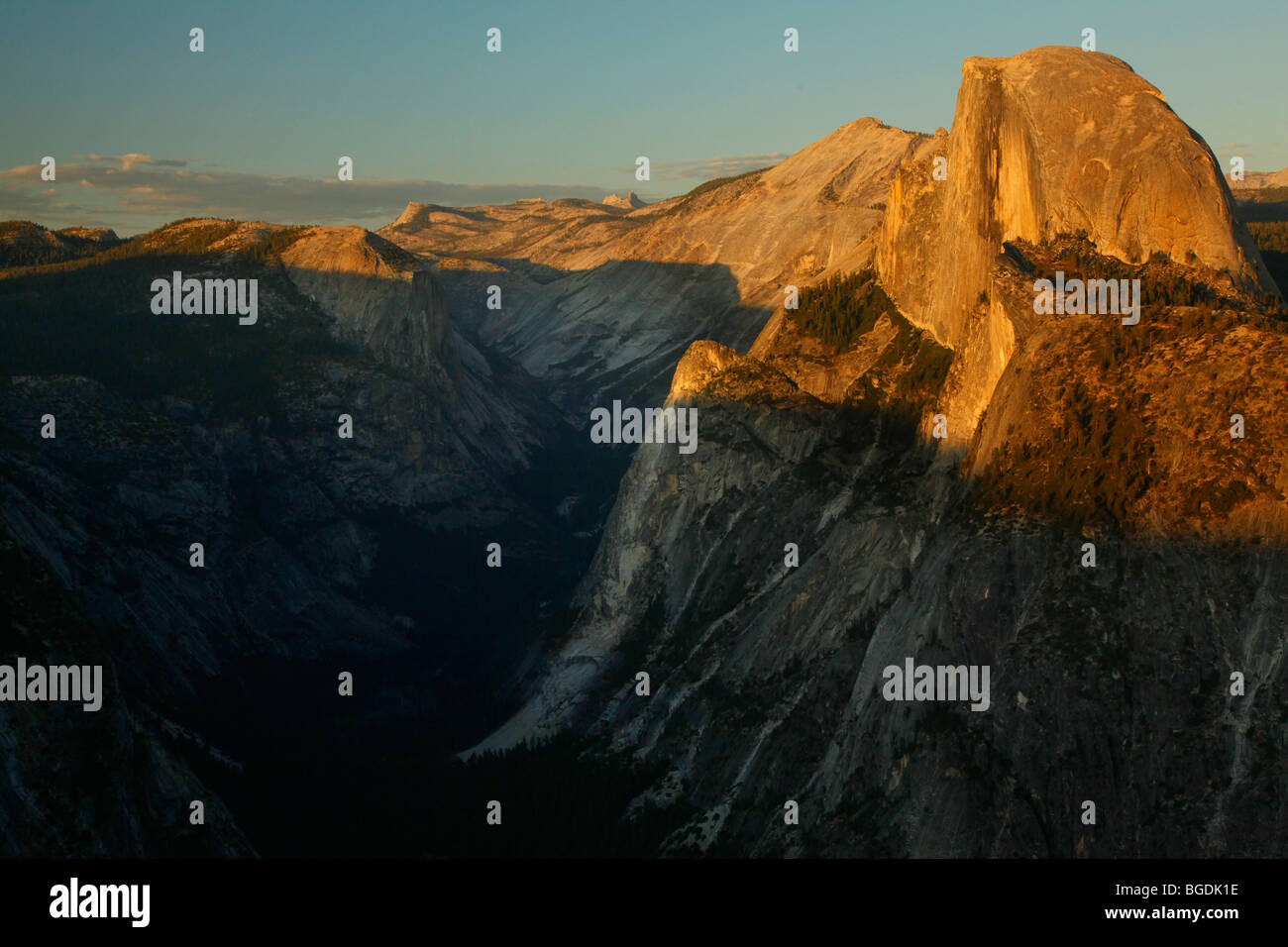Mezza Cupola al tramonto dal punto ghiacciaio, il Parco Nazionale Yosemite in California Foto Stock