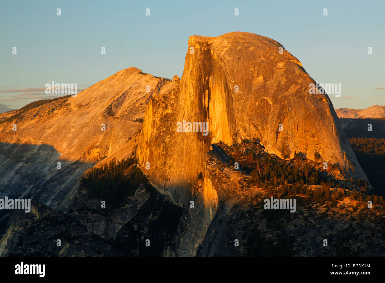 Mezza Cupola al tramonto dal punto ghiacciaio, il Parco Nazionale Yosemite in California Foto Stock