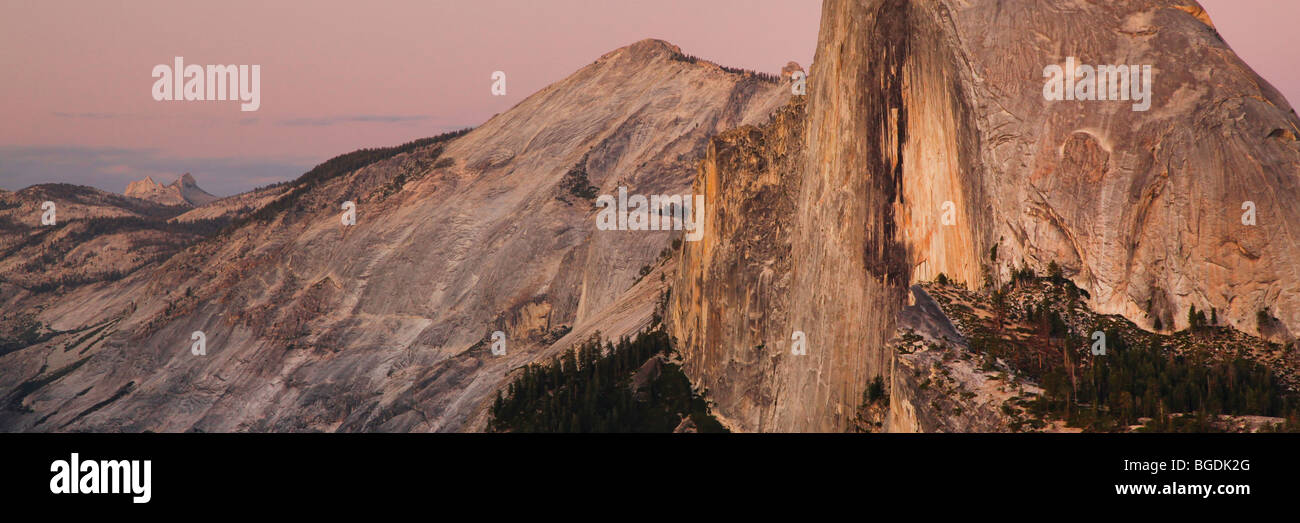 Mezza Cupola al tramonto dal punto ghiacciaio, il Parco Nazionale Yosemite in California Foto Stock