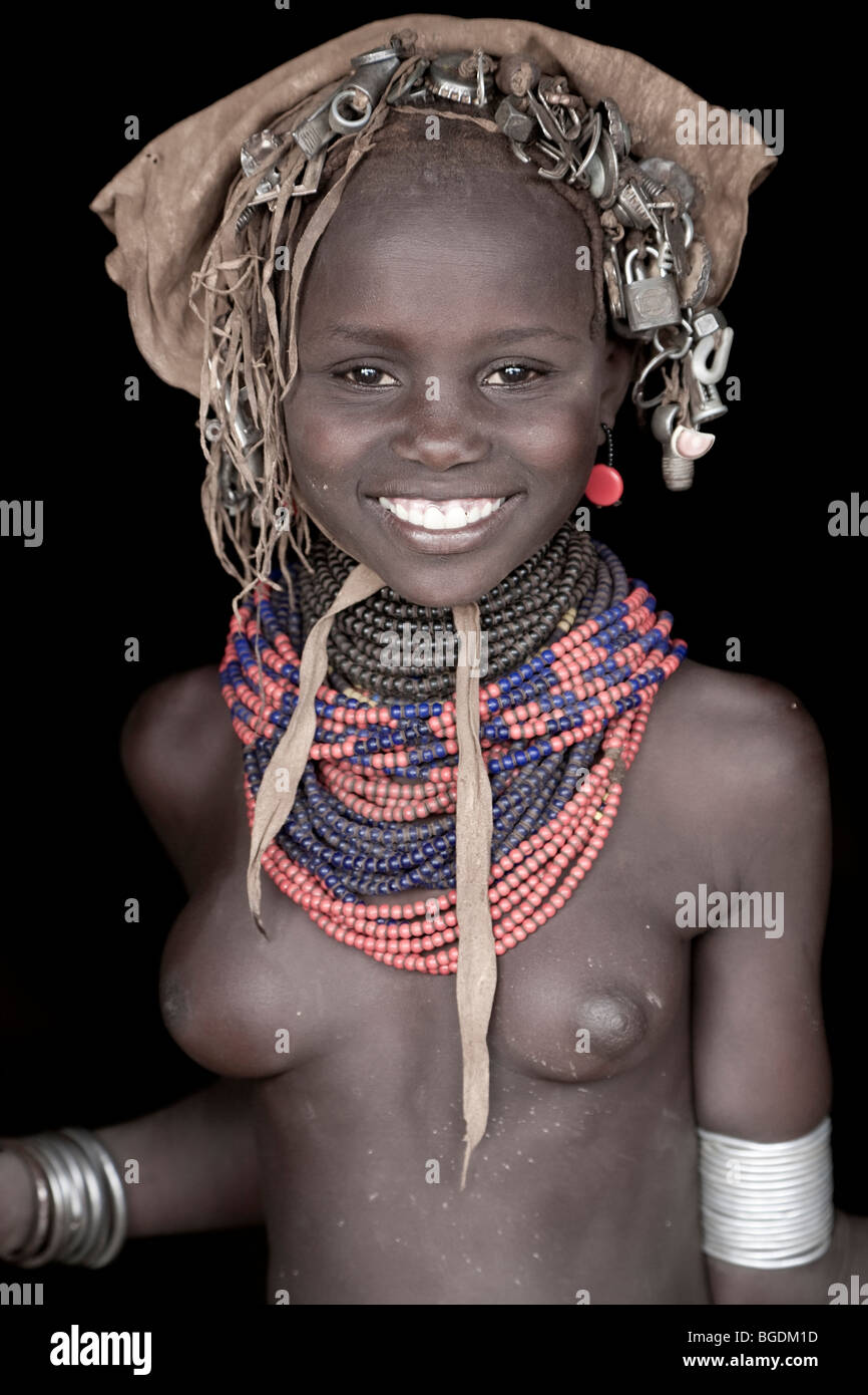Dassenech girl, Valle dell'Omo, Etiopia Foto Stock