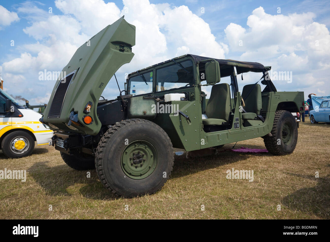 Humvee militare veicolo sul display all'auto show NEL REGNO UNITO Foto Stock