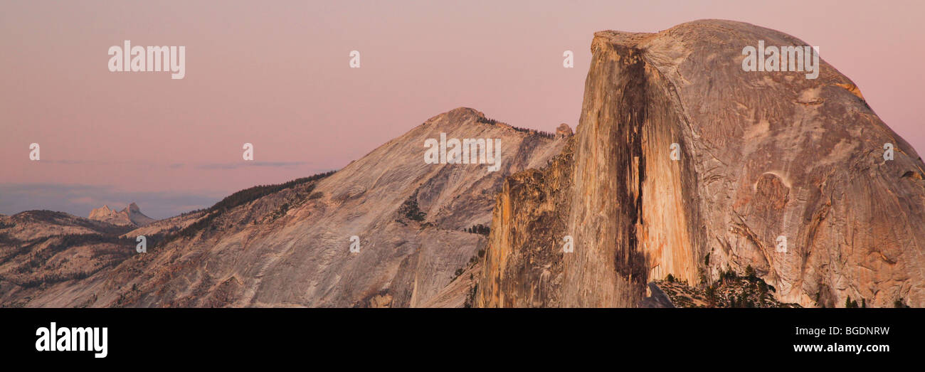 Mezza Cupola al tramonto dal punto ghiacciaio, il Parco Nazionale Yosemite in California Foto Stock