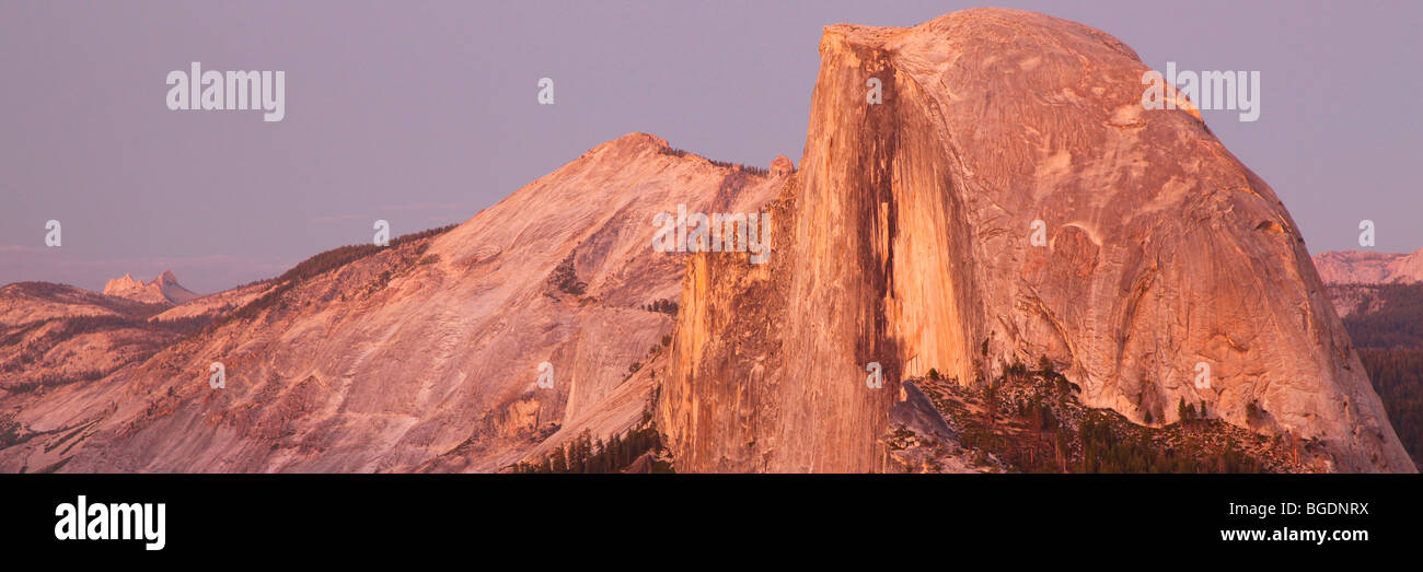 Mezza Cupola al tramonto dal punto ghiacciaio, il Parco Nazionale Yosemite in California Foto Stock