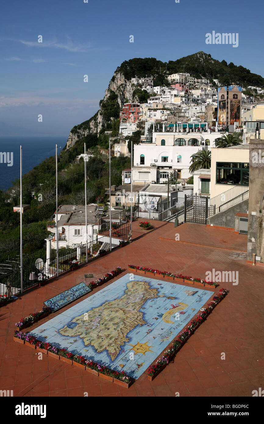 L'Europa, Italia, Campania, Isola di Capri, isola mappa su ceramica Foto Stock