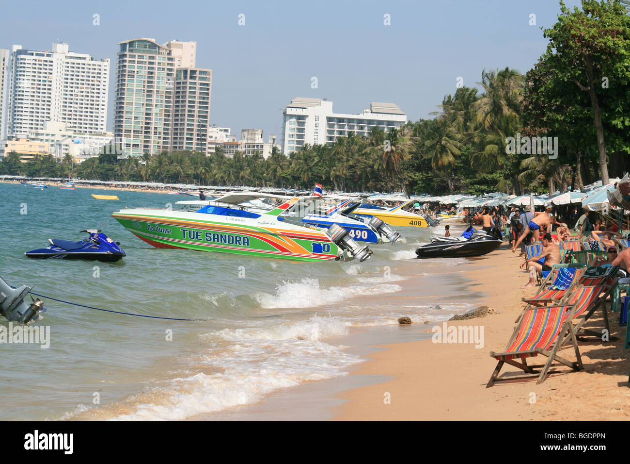 Le barche di velocità sulla spiaggia di Pattaya, Thailandia. Foto Stock