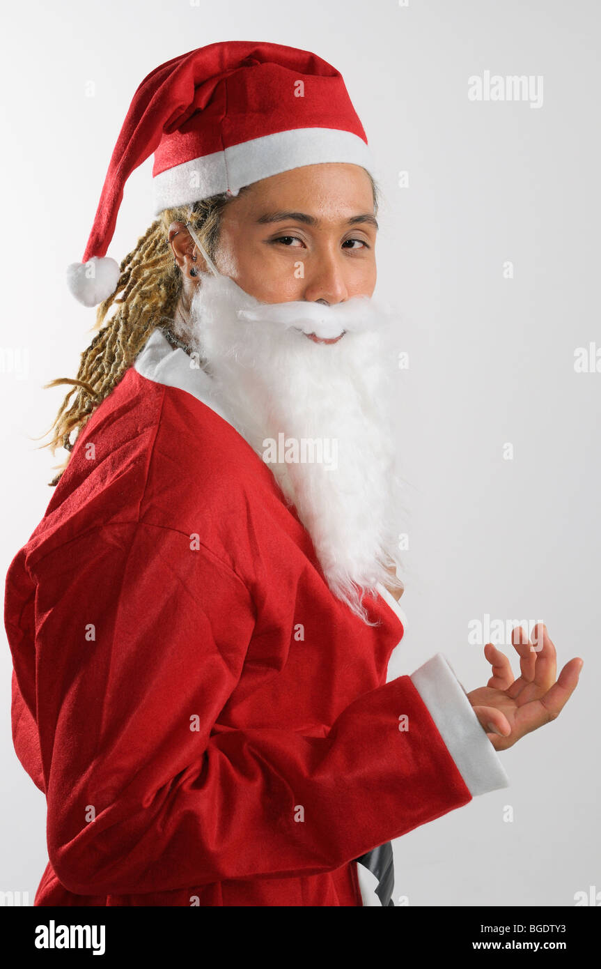 Uomo con dreadlocks vestiti da Babbo Natale con la sua mano Foto Stock