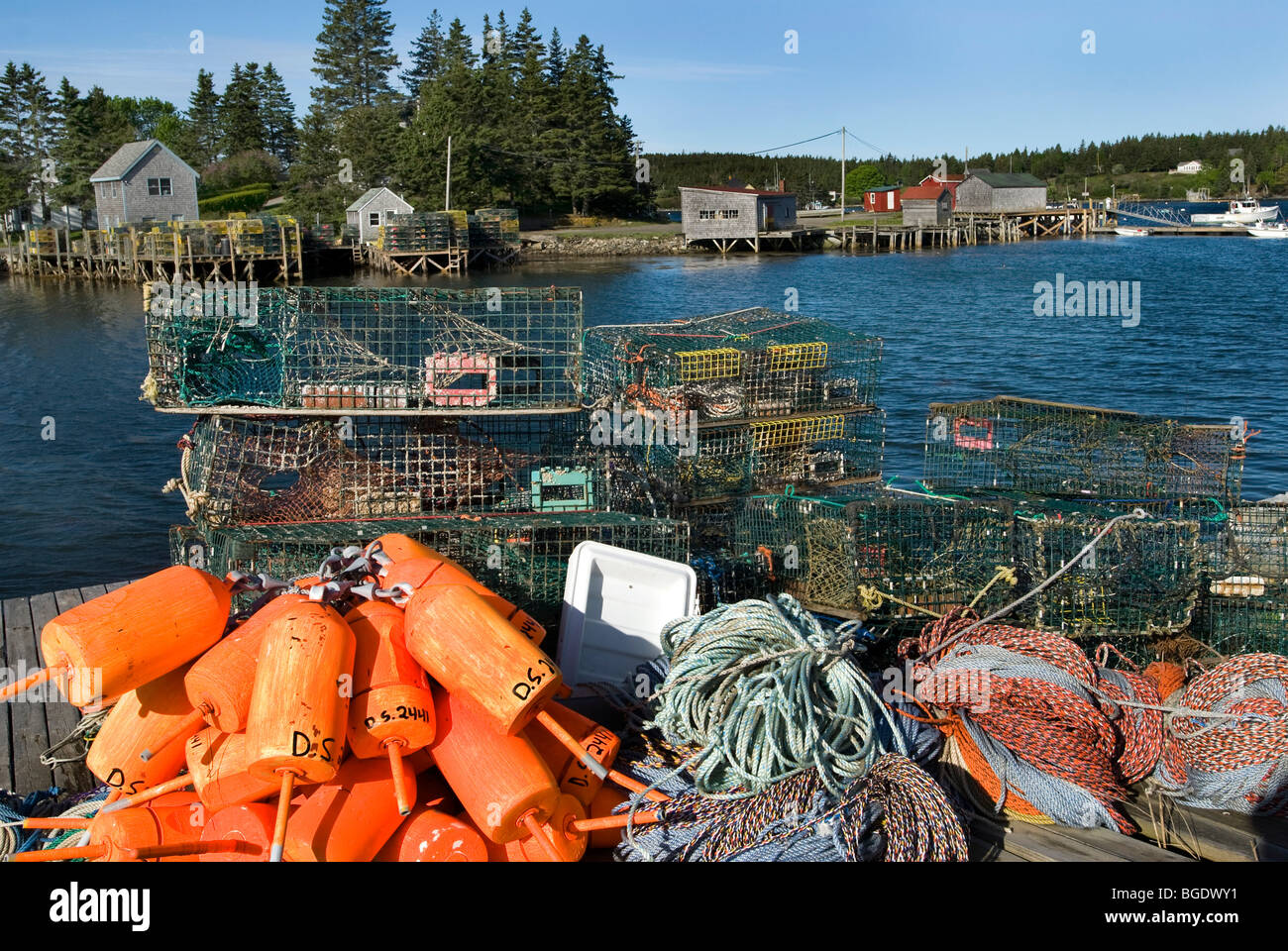 Attrezzature Lobstering sulla riva del Porto Porto di Clyde nel Maine Foto Stock