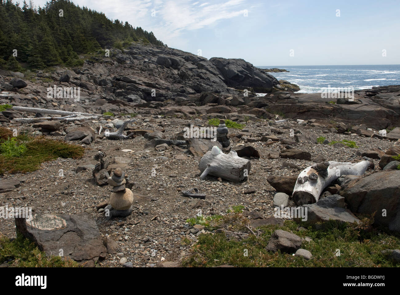 I detriti lavato fino a una spiaggia isolata su Monhegan Island nel Maine Foto Stock