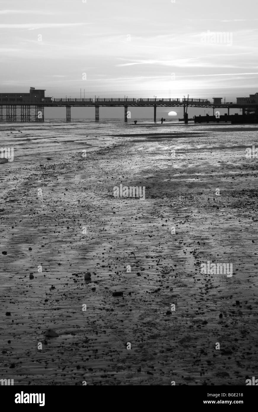 Worthing pier al crepuscolo, West Sussex. Foto Stock