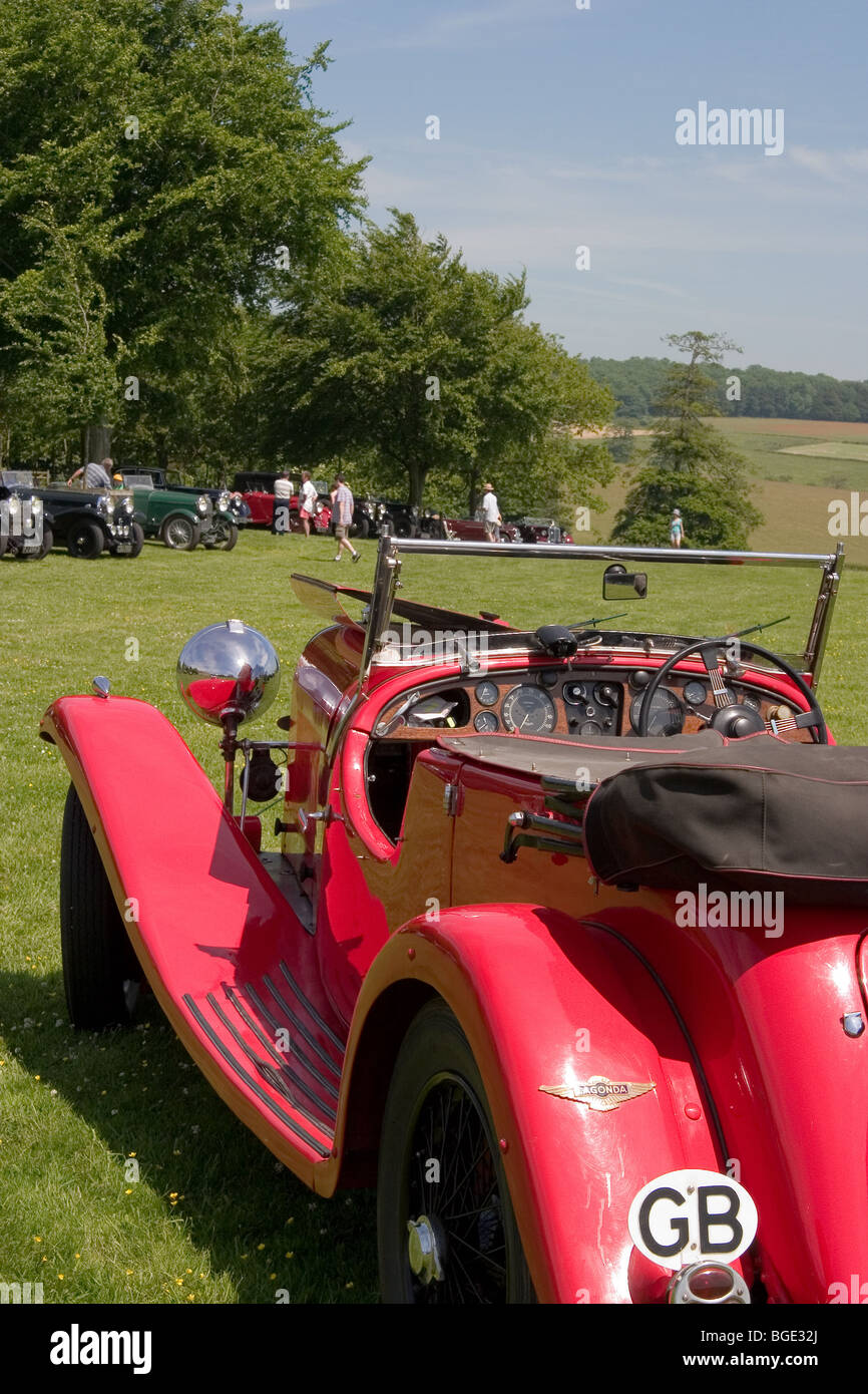 Vista posteriore del 1933 Lagonda M45 tourer in classic car display, Inghilterra Foto Stock