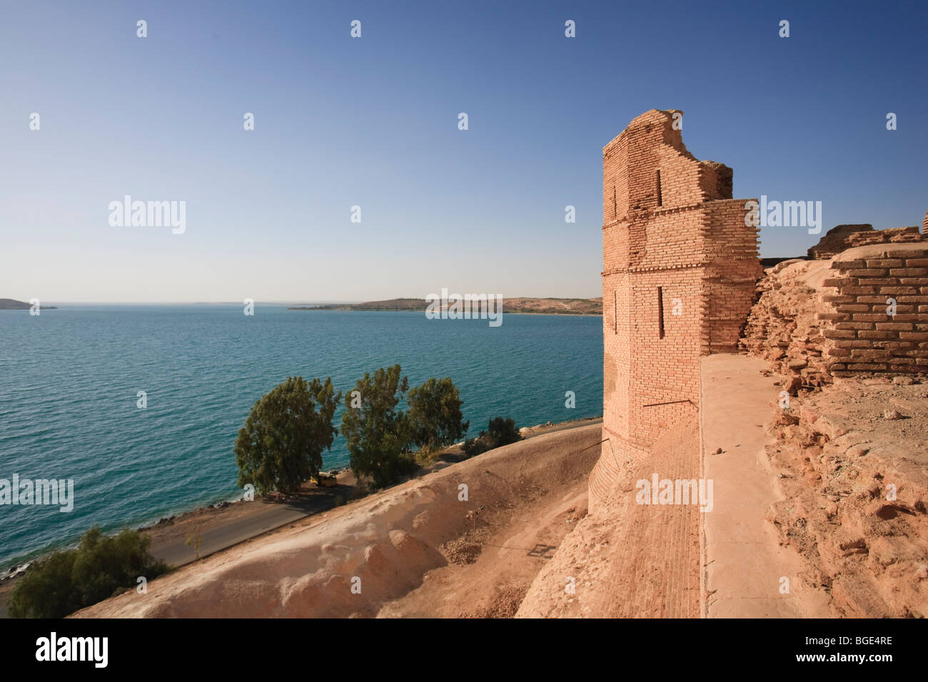 Siria, fiume Eufrate , il triidrato di alluminio Thaura, Lago Al-Assad e Qalaat Jaabar Castle Foto Stock