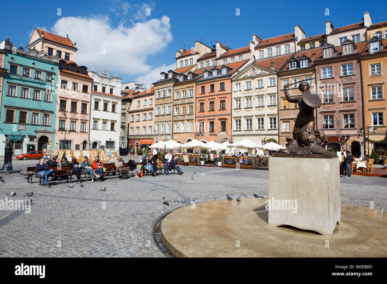 Una statua sulla piazza di Città Vecchia, a Varsavia in Polonia. Foto Stock