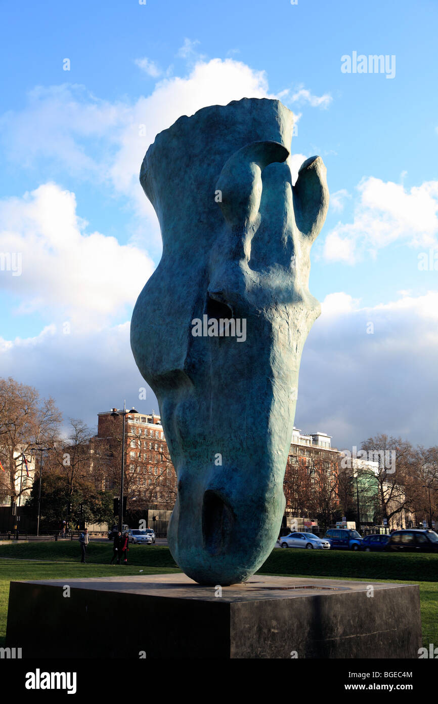 Regno Unito west London marble arch statua del gigante di una testa di cavallo Foto Stock