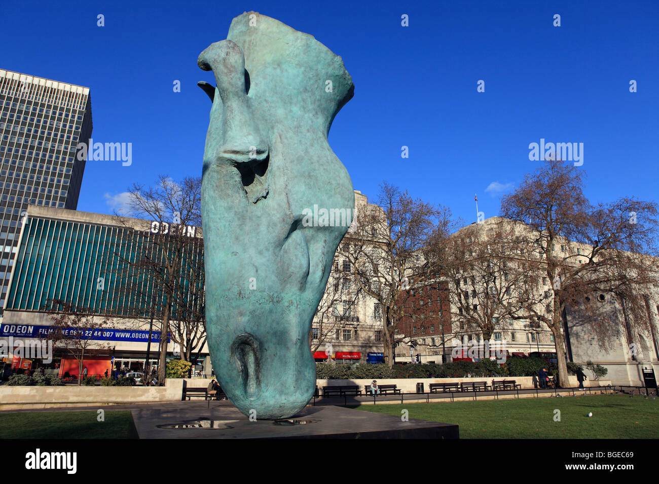 Regno Unito west London marble arch statua del gigante di una testa di cavallo Foto Stock