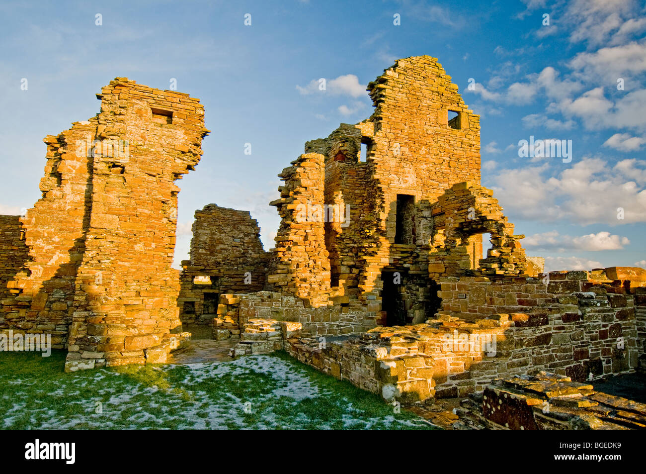 Le rovine del Palazzo Ducale a Birsay nell'angolo nord-ovest del continente alle Isole Orcadi Scozia. SCO 5767 Foto Stock