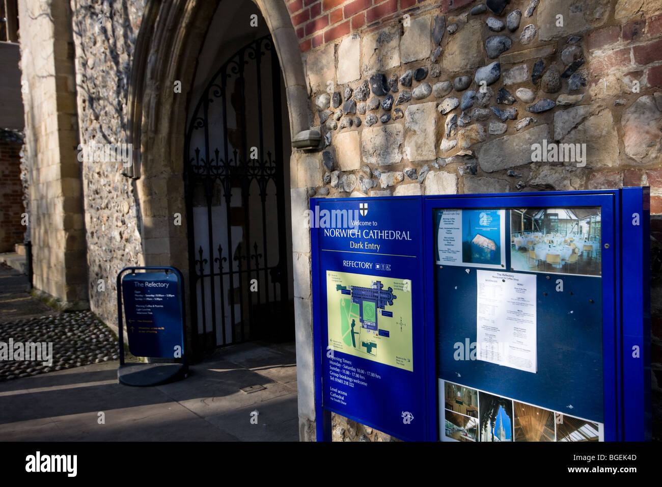 Intorno a Norwich Cathedral nel cuore del Norfolk, Inghilterra Foto Stock