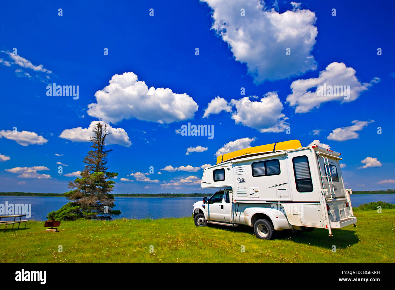 Camper in Lake Audy Campeggio in Riding Mountain National Park, Manitoba, Canada. Foto Stock